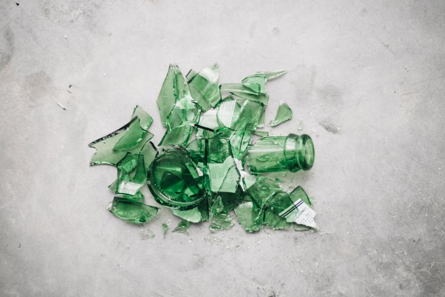 Bouteille de bière cassée